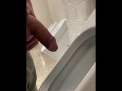 🚾🚽 Compilation devant les urinoirs publiques-pipi- BeENJoY flash dick exhib public toilet feet cum - Screenshot 3 of 16 - Cumshot