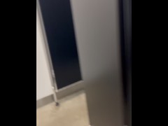 🚾🚽 Compilation devant les urinoirs publiques-pipi- BeENJoY flash dick exhib public toilet feet cum - Screenshot 7 of 16 - Pissing