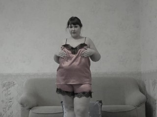Mature Beautiful Fat MILF Masturbates her Pussy to Orgasm.