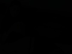 J'adore porter mes talons et soulever ma petite jupe pour m'envoyer en l'air