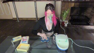 MistressMord использует небулайзер во время чтения ASMR оракула