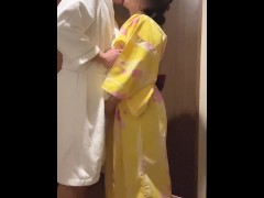 【素人個人撮影】「廊下に聞こえちゃう…」玄関でクンニ生ハメセックスでデカ尻に大量射精されたむちむち可愛い人妻(日本人/主観/巨乳/asian - Screenshot 2 of 16 - 人妻 立ち バック