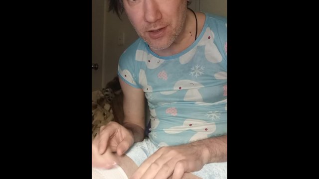 В ночнушечке кончаю прям в камеру