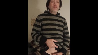 В кофте и тёплых колготках