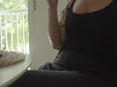 I have lunch in black jeans