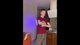 sometimes i be watchin my own vids like… what was i even doin