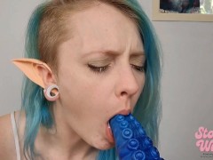 Elf Girl Sucks and Fucks - Screenshot 2 of 16 - Dildo