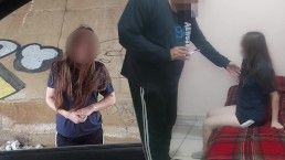 年轻拾荒者与一个肮脏的老男人发生性关系以获得经济帮助，真正的自制 2/4