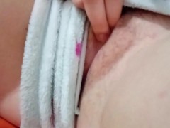 Sola desnuda tocandome frente al espejo