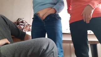 我们三个人穿着衣服自慰，一遍又一遍地射精 - IkaSmokS