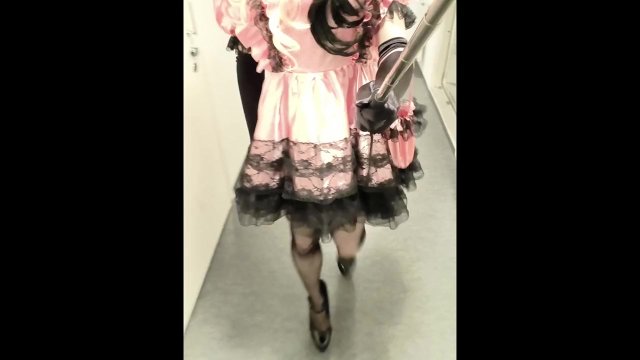 Sissy crossdresser strolling in high heels and flashing