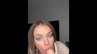 Руки скользят по разбрызганным точкам давления