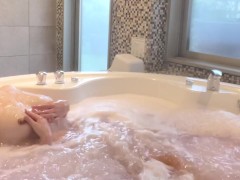 【人妻個人撮影】泡風呂でバイブ・ディルドオナニー(日本人素人/騎乗位/乳首/巨乳/デカ尻 - Screenshot 9 of 16 - 素人 巨乳