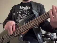 How to Play Fingerstyle Bass Guitar With Three Fingers