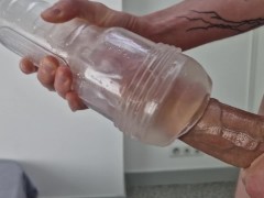 Plaisir solo avec ma grosse queue et mon fleshlight!