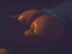 【ハメ撮り】「でちゃう、、でちゃうっ♥」美尻女子◯生をマッサージからの生ハメ　潮吹き - Screenshot 2 of 16 - デカ尻