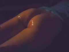 【ハメ撮り】「でちゃう、、でちゃうっ♥」美尻女子◯生をマッサージからの生ハメ　潮吹き - Screenshot 3 of 16 - マッサージ