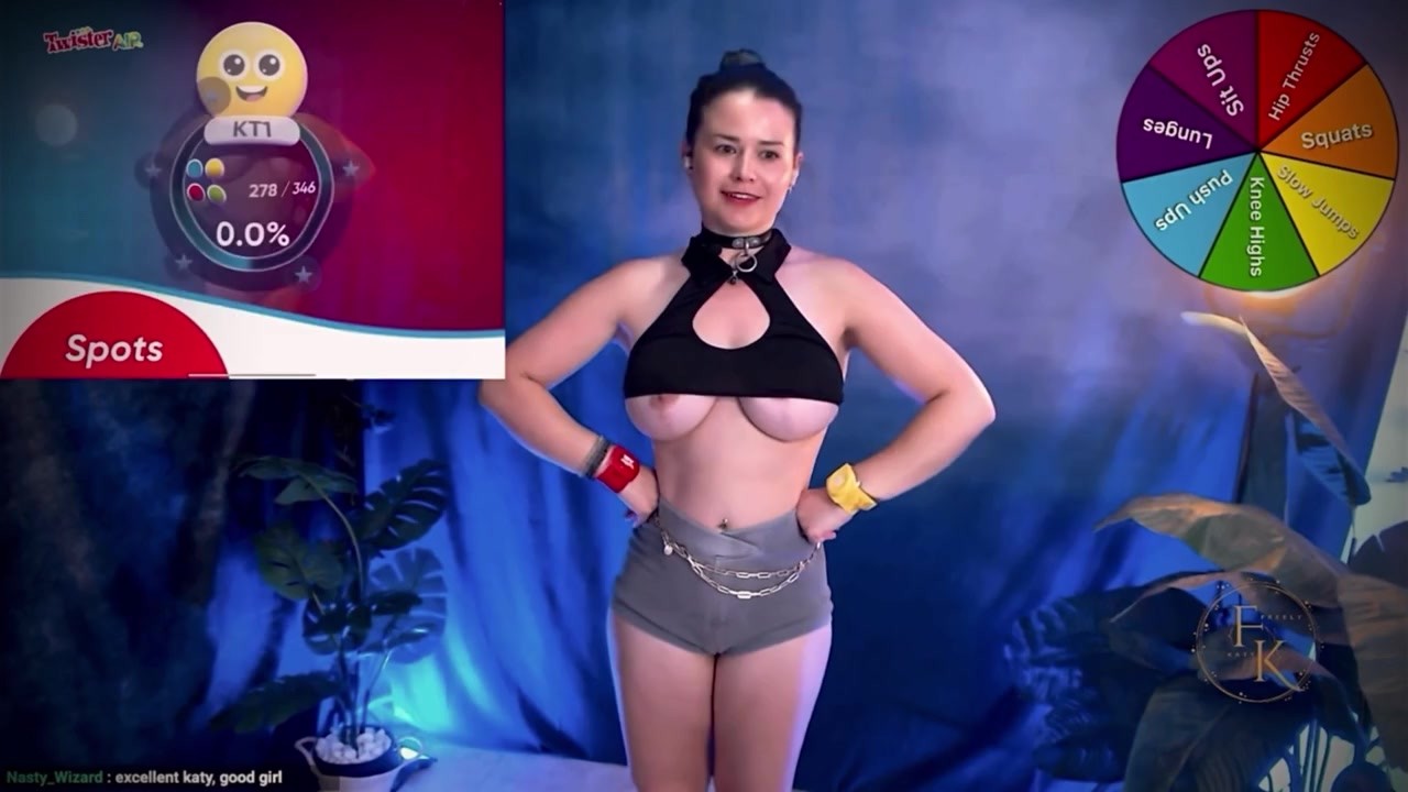 Wearing an Underboob Top while streaming Live! Nip Slips