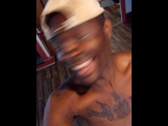 Kay.. why Kjamesz always giggling  ?¿??