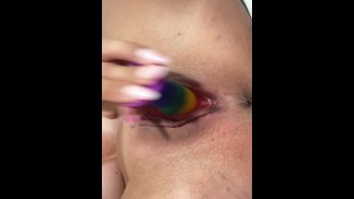 Наблюдайте за ее сквиртом еще до того, как она закончит предложение