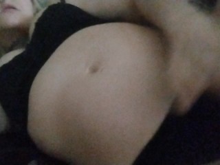 Шлепаю мою идеальную розовую киску, пока я не кончу и не испытаю СИЛЬНЫЙ оргазм!