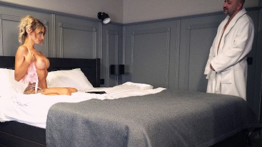 Мой старший сводный брат застукал меня за просмотром порно и попытался доносить на арендную плату!