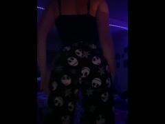 Milf twerking - Screenshot 16 of 16 - Pijama