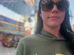 Cum Walk in Las Vegas - Screenshot 14 of 16 - Amateur Blowjob