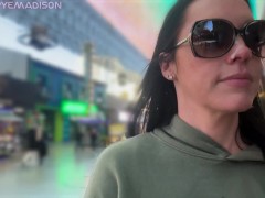 Cum Walk in Las Vegas - Screenshot 15 of 16 - Public Blowjob