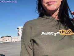 Cum Walk in Las Vegas - Screenshot 9 of 16 - Amateur Blowjob