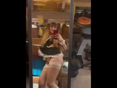 Maid In A Mirror, Dancing At Work
