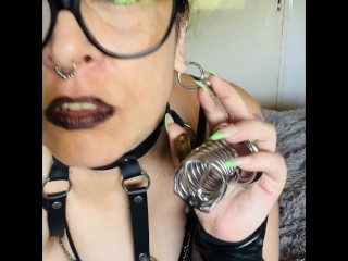 У меня есть клетка, и мои свидания вращаются вокруг маленького члена, который подходит, и я могу обладать им только для себя🔑