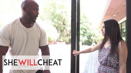 SHE WILL CHEAT - Horny Rose Darling 与肌肉按摩师欺骗她的丈夫