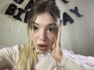 VERY BIG-LIPPED SCHOOLGIRL SUCKS Cock ON Her Birthday - hornyxxxporn
