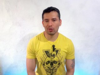 Hombre Haitiano es sorprendido por su roomie masturbandose y termina cogiendoselo con sus 25cm