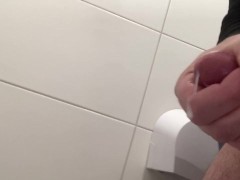 Lekker aftrekken en  klaarkomen op de wc