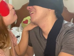 En clases de BESOS con mi HERMANASTRA candente 😈