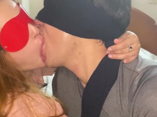 На уроках поцелуев с моей горячей сводной сестрой 😈