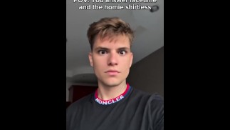 Sumiso Blonde twink ruega a su top balcánico por más