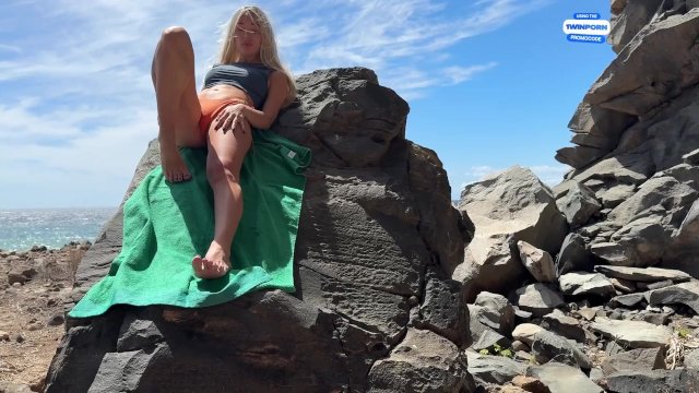 INFIDELITY DAY - I cheat on my wife on the beach by fucking with a stranger