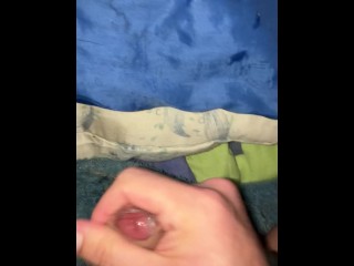 daily jerk off 04/30 – cumming in bed late at night