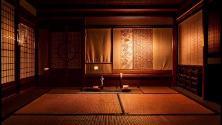 JOI в японском додзё: она смотрела, как он кончает без прикосновений