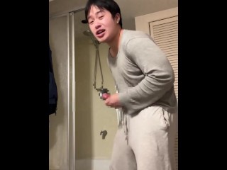 洗澡前抚摸我的鸡巴
