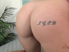 Rina Ellis wakes up and rubs herself until she cums