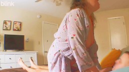 不忠的妻子让邻居趁丈夫上班时过来骑车吃她