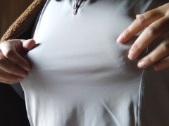 寒い中で乳首と鳥肌を立てながらチクニー♥️服越しでも乳首と乳輪のシルエットがくっきり丸見え♥️ - Screenshot 8 of 16 - 乳首 イキ