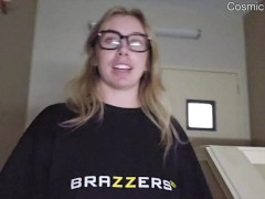Easy vs. Hard Dare… Naked in the Hotel! - Screenshot 7 of 16 - Easy