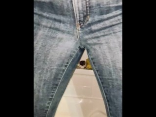 Мочу мои узкие джинсы