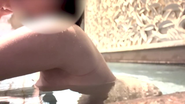 【素人盗撮】温泉で湯船に浮かぶicup爆乳と汗だくサウナで◯◯！