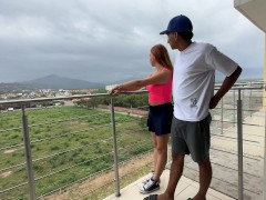 Veo linda desconocida en el parque y la invito a mi apartamento para enseñarle nuevos ejercicios. - Screenshot 4 of 16 - Anal Interracial